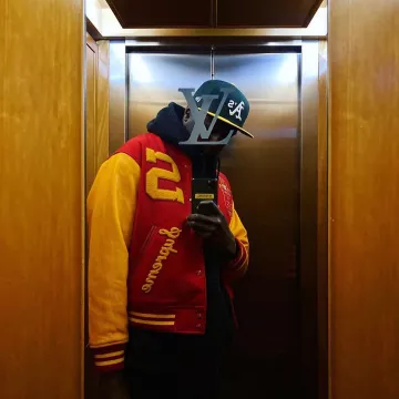La veste Supreme team varsity red portée par Virgil Abloh du drop Supreme FW19 week 9