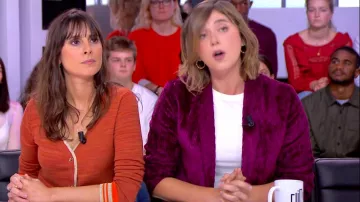 La veste rose col chale en velours cotelé de Camille Dauxert dans Clique le 04.11.2019