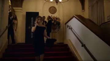 Roland mouret Belvedere Shoul­der Sheath Dress worn by Bradley Jackson (Reese Witherspoon) in The Morning Show Season 01 Episode 02