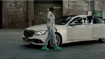 Comme des Garçons Blue & White Tie Dye Rouched Pants usado por Rich the Kid en el video de YouTube Rich The Kid - Racks Today [Video Musical Oficial]