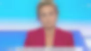 La veste rouge femme coupe masculine Zadig&Voltaire, en jacquard léopard de Caroline Roux dans C dans l'air le 05.11.2019