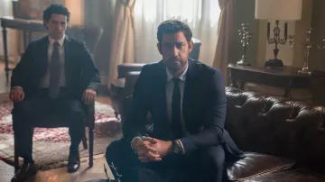 Hamilton Field Montre Ronde porté par Jack Ryan (John Krasinski) comme on le voit dans les de Tom Clancy, Jack Ryan (S02E01)