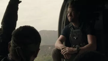 Montre numérique porté par Jack Ryan (John Krasinski) en la personne de Tom Clancy, Jack Ryan (S02E08)