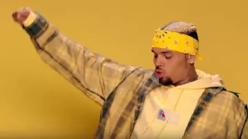 Camisa de Raf Simons usada por Chris Brown en el video de YouTube Chris Brown - Wobble Up (Video Oficial) ft. Nicki Minaj, G-Eazy