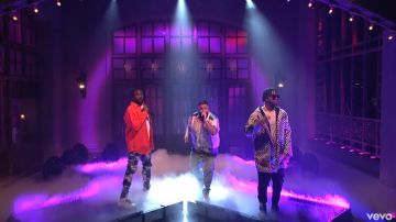 Acne Studios Orange Poly Shirt of Meek Mill en el video musical DJ Khaled Saca a Lil Wayne, Big Sean, Meek Mill, Lil Baby, SZA y más en "SNL"