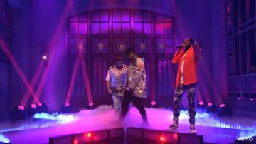 Héron Preston Assistant d'Impression Chemise Blanche de Meek Mill dans la vidéo de musique de DJ Khaled Apporte Lil Wayne, Big Sean, Meek Mill, Lil Bébé, SZA, & Plus Sur "SNL"