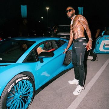 Valentino Lo­go Buck­le Black Belt of Gucci Mane on the Instagram account @laflare1017