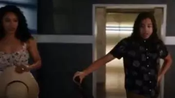 Levi's Shirt worn by Cisco Ramon (Carlos Valdes) in The Flash Season 06 Episode 05