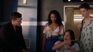 Topshop Mi­ni Skirt worn by Iris West (Candice Patton) in The Flash Season 06 Episode05
