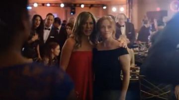 Valentino robe Bustier Jambe Large Combinaison en Soie porté par Alex Levy (Jennifer Aniston) dans L'émission du Matin de la Saison 01 Episode 03