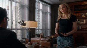 Top de cuello cuadrado negro usado por Marissa Morgan (Geneva Carr) en Bull Sesaon 04 Episodio 07