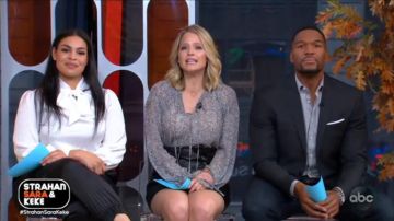 Anine Bing Lau­rie Tie-Waist Mi­ni Skirt worn by Sara Haines on Good Morning America Weekend November 05, 2019