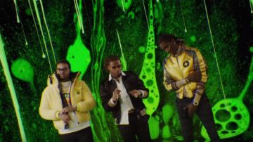 Burberry Black Slim Fit Icon Stripe Detail Cotton Chinos of Gunna en el video musical Gunna - Three Headed Snake ft. Young Thug [Video Oficial]