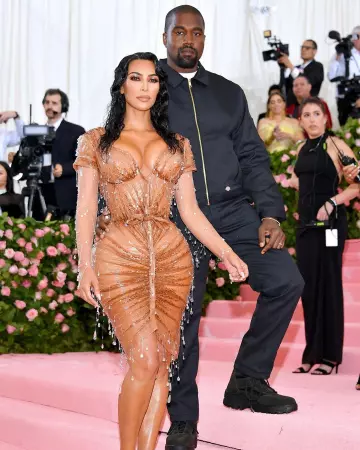 Yeezy Sea­son 4 Com­bat Boot Oil of Kanye West on the Instagram account @voguehommes