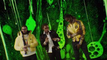 Burberry Brown Icon Stripe Double D-ring Belt of Gunna en el video musical Gunna - Three Headed Snake ft. Young Thug [Video Oficial]