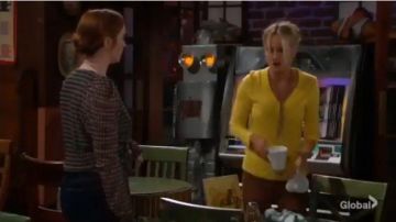 Aqua Dandelion V-Neck Cashmere Sweater usado por Sharon Collins (Sharon Case) como se ve en The Young and the Restless 5 de noviembre de 2019