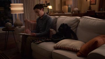 Jansport Navy Blue backpack of Sam Gardner (Keir Gilchrist) in Atypical (S03E09)