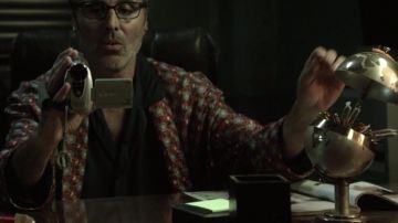 The distributor of cigarettes Jacky Robert (Gilbert Melki) in Kabul Kitchen (S02E09)