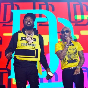 Tortura Neon chaleco táctico amarillo de Meek Mill en la cuenta de Instagram @meekmill
