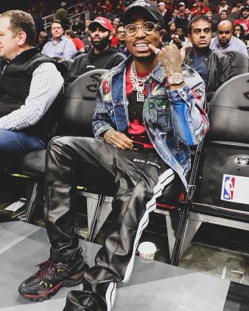 Balenciaga Graf­fi­ti Print Den­im Jack­et of Quavo on the Instagram account @quavohuncho