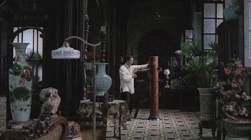 Urnas de porcelana china de Ip Man (Donnie Yen) en Ip Man 4: The Finale