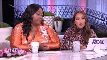 Probablement Leopard Bali Robe portée par Adrienne Bailon sur La Vraie novembre 5,2019