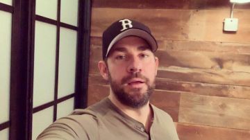 Boston Red Sox Black White Cap of John Krasinski on the Instagram account @johnkrasinski
