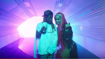 Maison margiela Lo­go Em­bell­ished Tie Dye Cape Sweat­shirt worn by Lil Wayne in the YouTube video Kid Ink - YUSO (Official Video) ft. Lil Wayne, Saweetie
