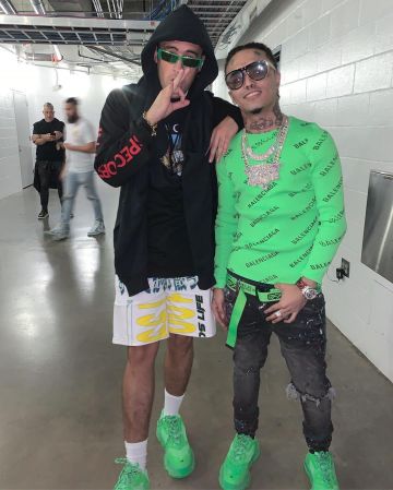 Off-white Tape Lo­go Belt of Lil Pump on the Instagram account @lilpump