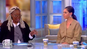 Alison Lou vieux Rose Cerceaux de Boucles d'oreilles portées par Abby Huntsman sur Le point de Vue novembre 06, 2019