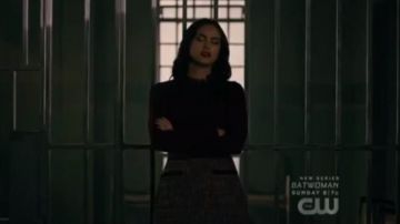  Bourgogne Volant Garniture Chandail porté par Veronica Lodge (Camila Mendes) à Riverdale Saison 4 Épisode 5