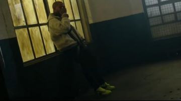 Nike Air Force 1 Low Volt X Off-Blanc porté par Tory Lanez dans la vidéo YouTube Tory Lanez - Freaky