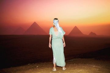 Reebok Clas­sic Suede Sneak­ers of Katy Perry on the Instagram account @katyperry November 7, 2019