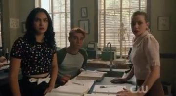 Blanc Câble Tricot Chandail porté par Betty Cooper (Lili Reinhart) à Riverdale Saison 4 Épisode 5