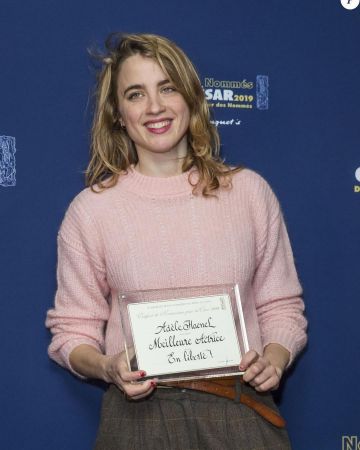 Le pull rose pale en laine col haut de Adèle Haenel sur le compte Instagram de @adelehaenel à la cérémonie des César 2019
