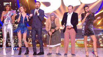 Les sandales à talons ailes de papillons de Karine Ferri dans Danse avec les Stars