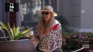 Wildfox Hellcat Prescott Zip Hoodie usado por Braunwyn Windham en The Real Housewives of Orange County Temporada 14 Episodio 14