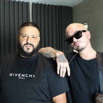 Camiseta estampada con el logotipo negro de Givenchy de DJ Khaled en la cuenta de Instagram @djkhaled