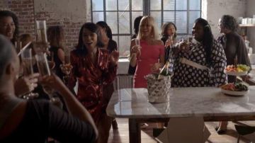 Vestido Blazer de lentejuelas rojas retrofete usado por Tiana Brown (Serayah McNeill) en Empire Temporada 06 Episodio 05