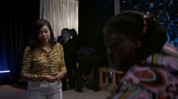 Pantalones de área con cinturón de cadena de oro usados por Cookie Lyon (Taraji P. Henson) en Empire Temporada 06 Episodio 05