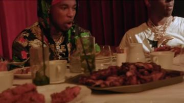 Gucci Panther Print Coat acolchado usado por Friend of Young Dolph en el video de YouTube Young Dolph - On God (Video Oficial)