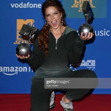 Brooklyn Culture Zip Sweatshirt de Halsey sur l'Instagram account @iamhalsey 3 novembre 2019