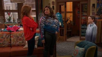 No Ka Oi Zebra-Print Cropped Sweatshirt worn by Raven Baxter (Raven-Symoné) in Raven's Home Season 03 Episode 13