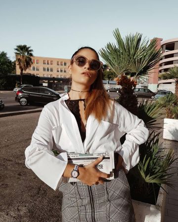Falda gris a cuadros de Ilaria Nicotra en la cuenta de Instagram @ilary_nicotra