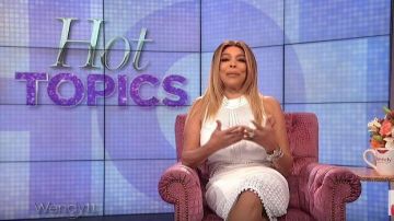 Vestido de punto adornado con pompón de Cushnie Pompom usado por Wendy Williams en The Wendy Williams Show 6 de noviembre de 2019