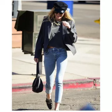 Fendi Selleria Grained Leather de Miley Cyrus en la cuenta de Instagram @mileycyrus 3 de noviembre de 2019