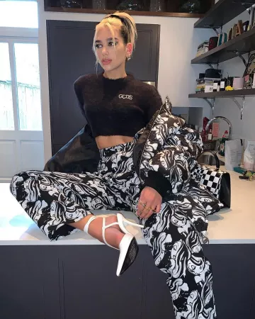 Jessica Inhalateur de Dua Lipa sur l'Instagram account @dualipa 2 novembre 2019