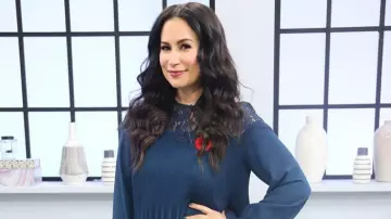 Zara Com­bined Pleat­ed Dress worn by Cynthia on The Loop November 7, 2019