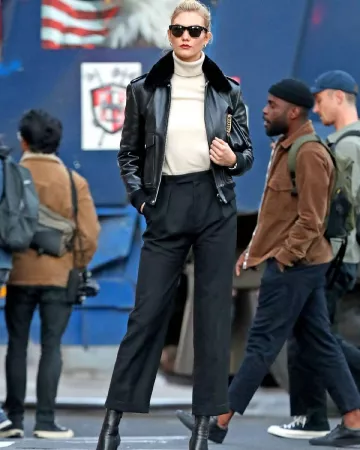 Celine Medi­um Tiom­phe Bag worn by Karlie Kloss New York City November 8, 2019