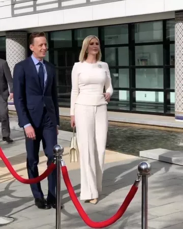 Metier London Roma Bolso de hombro pequeño de cuero usado por Ivanka Trump Palais De Congres en Rabat 8 de noviembre de 2019